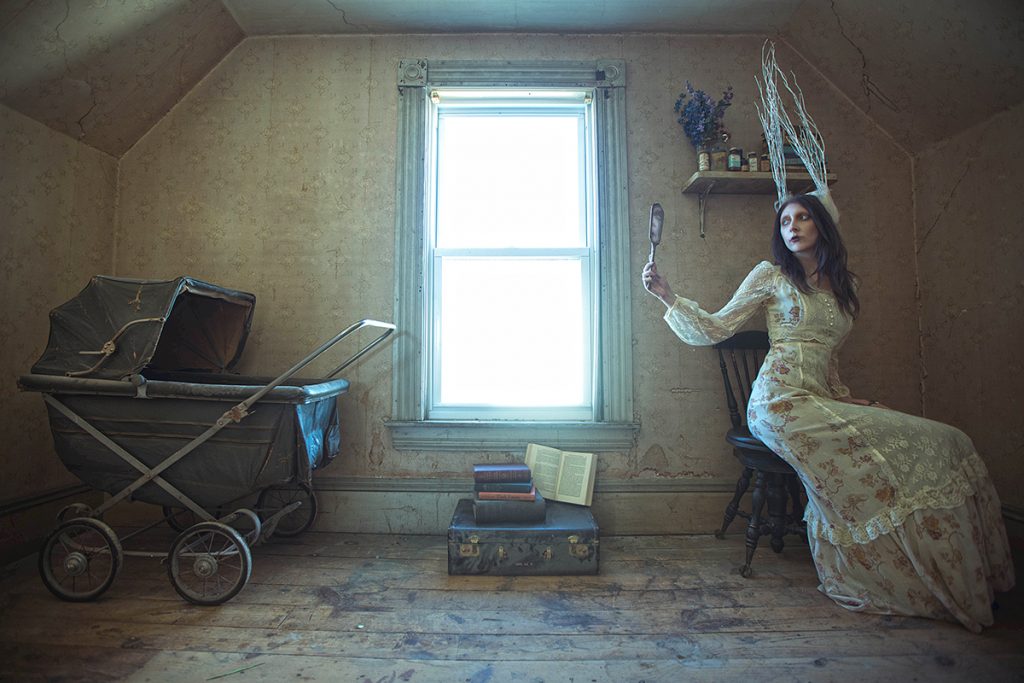 Karen Jerzyk transforme les endroits abandonnés en mondes fantastiques Karen Jerzyk transforme les endroits abandonnes en mondes fantastiques 17 Karen-Jerzyk-transforme-les-endroits-abandonnes-en-mondes-fantastiques-17