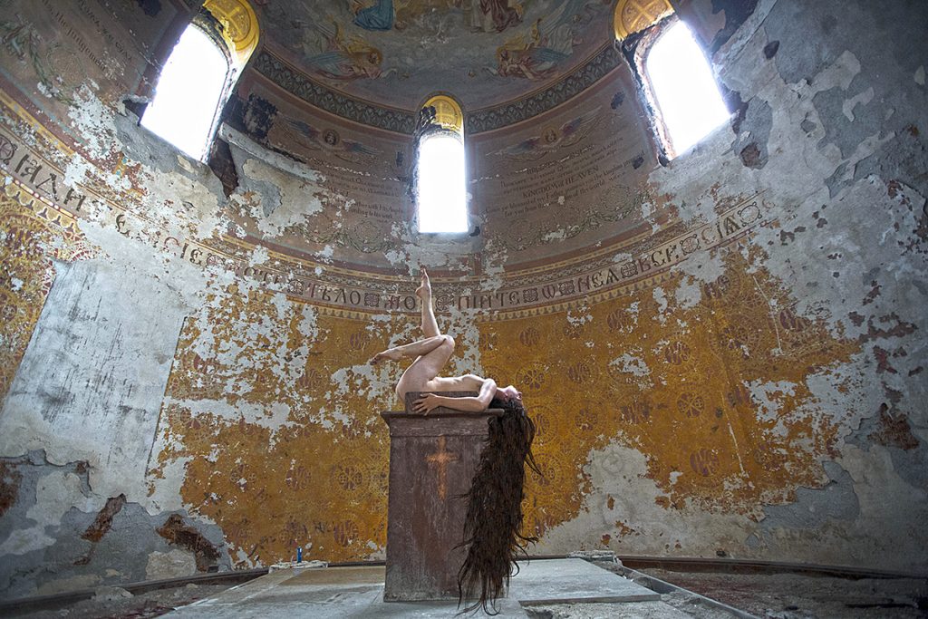 Karen Jerzyk transforme les endroits abandonnés en mondes fantastiques Karen Jerzyk transforme les endroits abandonnes en mondes fantastiques 18 Karen-Jerzyk-transforme-les-endroits-abandonnes-en-mondes-fantastiques-18