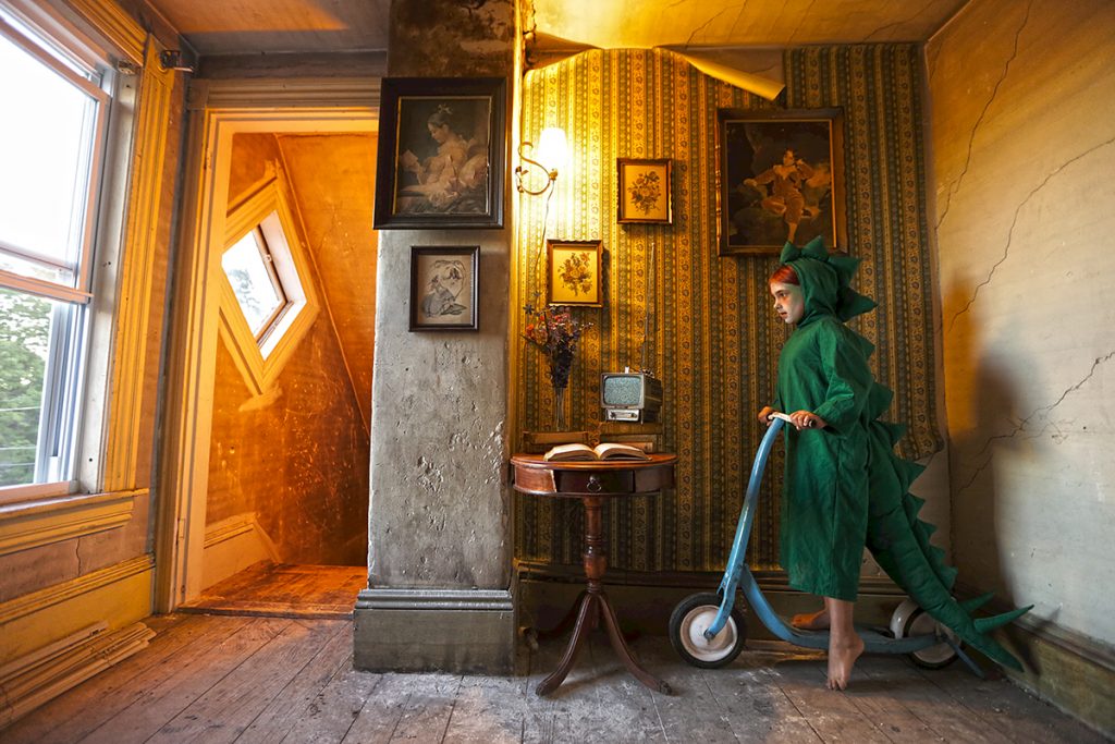 Karen Jerzyk transforme les endroits abandonnés en mondes fantastiques Karen Jerzyk transforme les endroits abandonnes en mondes fantastiques 19 Karen-Jerzyk-transforme-les-endroits-abandonnes-en-mondes-fantastiques-19