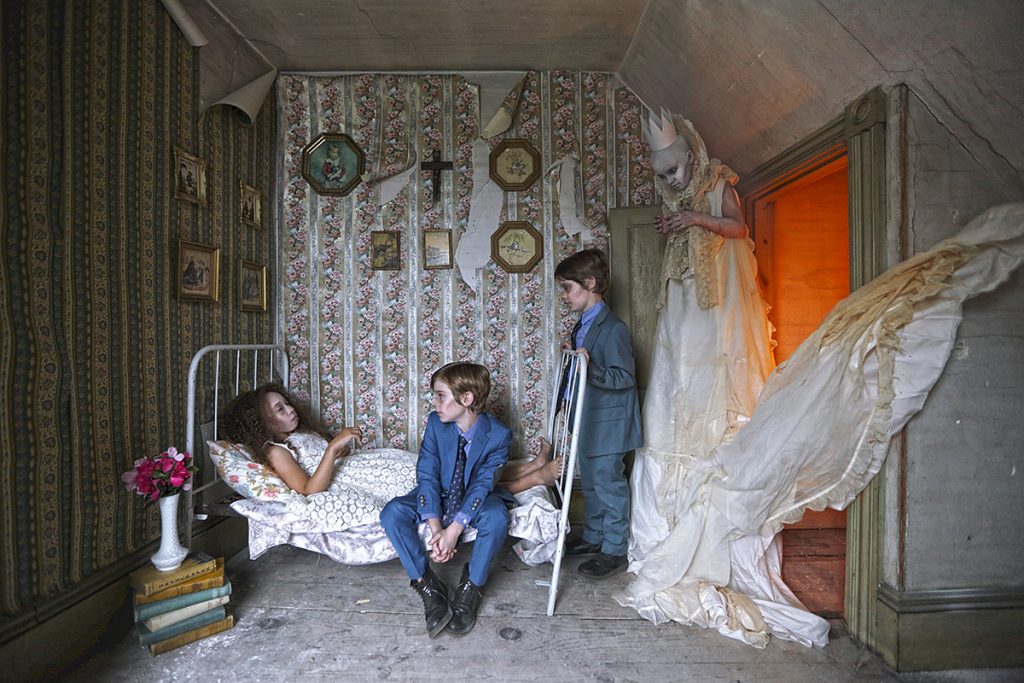 Karen Jerzyk transforme les endroits abandonnés en mondes fantastiques Karen Jerzyk transforme les endroits abandonnes en mondes fantastiques 6 Karen-Jerzyk-transforme-les-endroits-abandonnes-en-mondes-fantastiques-6