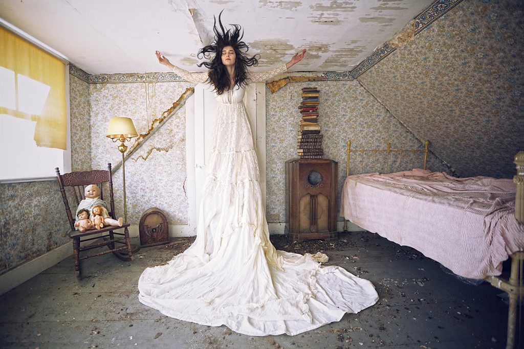 Karen Jerzyk transforme les endroits abandonnés en mondes fantastiques Karen Jerzyk transforme les endroits abandonnes en mondes fantastiques 9 Karen-Jerzyk-transforme-les-endroits-abandonnes-en-mondes-fantastiques-9