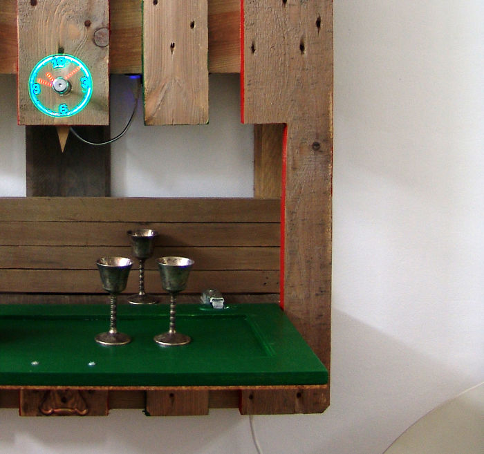 Kone Mei recycle des palettes en décorations murales fonctionnelles Kone Mei recycle des palettes en decorations murales fonctionnelles 6 palette jeu de bistrot Kone Mei recycle des palettes en decorations murales fonctionnelles 6 palette jeu de bistrot