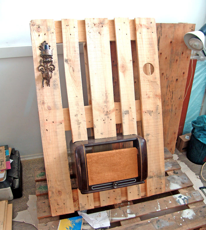 Kone Mei recycle des palettes en décorations murales fonctionnelles Kone Mei recycle des palettes en decorations murales fonctionnelles 8 systeme stereo bluetooth radio Kone Mei recycle des palettes en decorations murales fonctionnelles 8 systeme stereo bluetooth radio