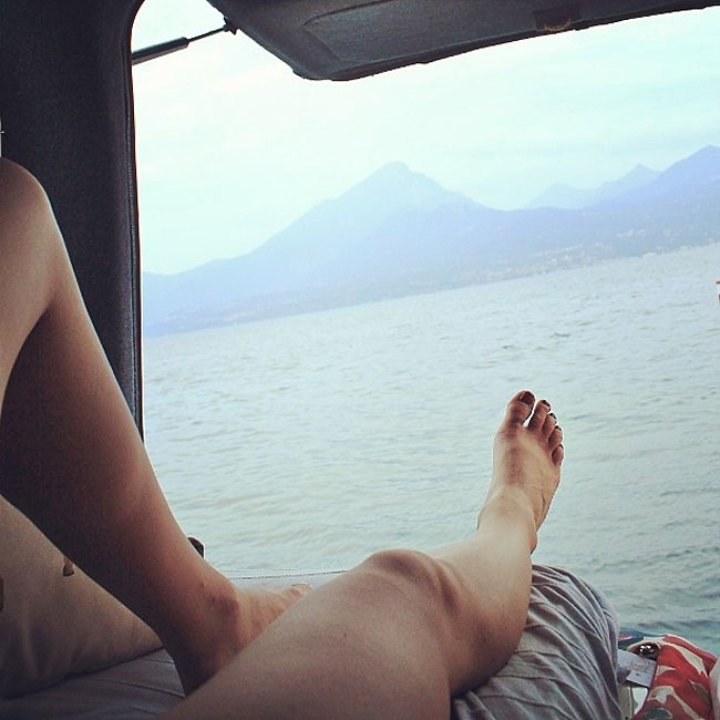 Elle transforme un vieux Kangoo en camping car pour voyager avec son chien La voyageuse italienne Marina Piro a transforme un un vieux kangoo en camping car pour pouvoir voyager avec son chien Odie 14 La voyageuse italienne Marina Piro a transforme un un vieux kangoo en camping car pour pouvoir voyager avec son chien Odie 14