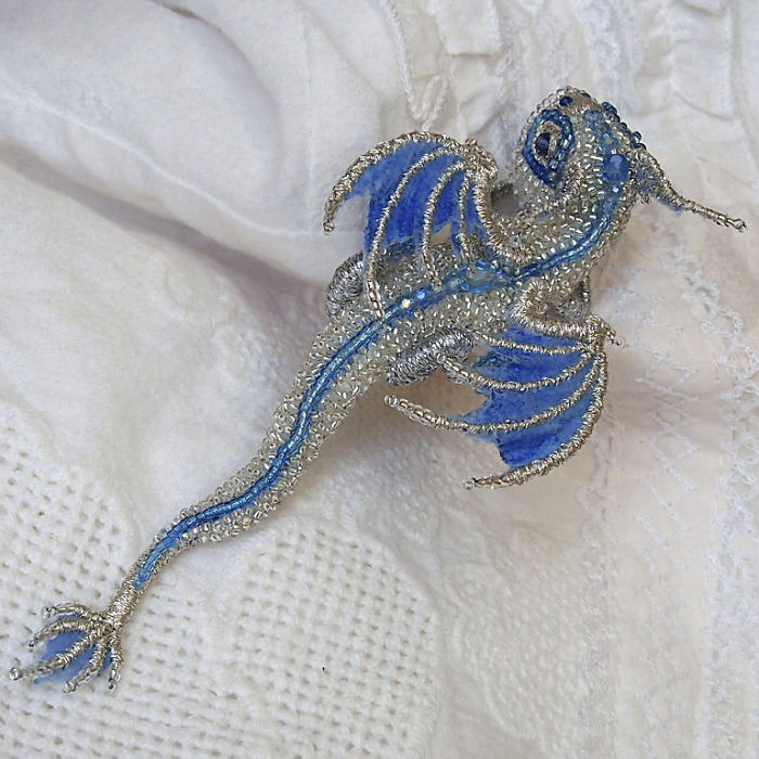 Les broches de dragons en perles de Alyona Lytvin Les broches de dragons en perles de Alyona Lytvin broderie 13 Les broches de dragons en perles de Alyona Lytvin broderie 13