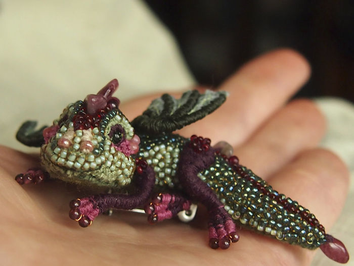 Les broches de dragons en perles de Alyona Lytvin Les broches de dragons en perles de Alyona Lytvin broderie 20 Les broches de dragons en perles de Alyona Lytvin broderie 20