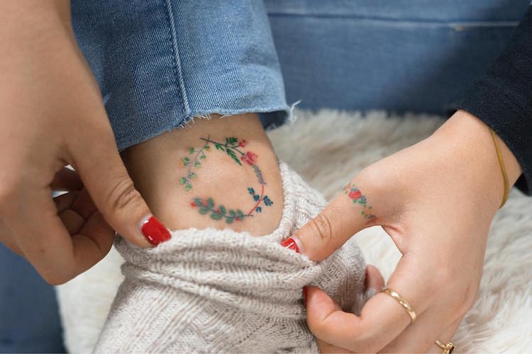 Les délicats tatouages floraux colorés de Zihee Les delicats tatouages floraux colores de Zihee 15 Les delicats tatouages floraux colores de Zihee 15