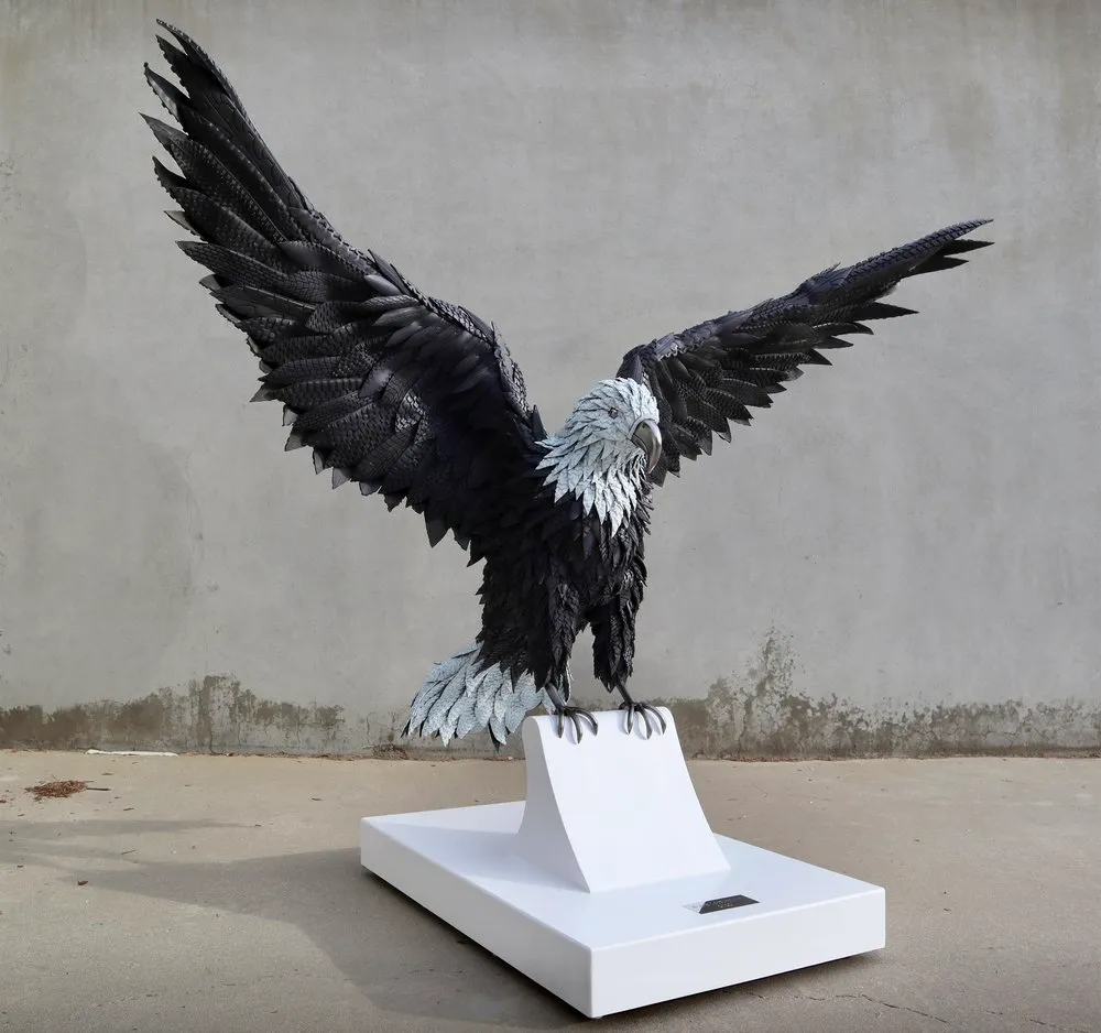 Les incroyables sculptures de pneus de Blake McFarland Les incroyables sculptures de pneus de Blake McFarland 13 aigle Les-incroyables-sculptures-de-pneus-de-Blake-McFarland-13-aigle