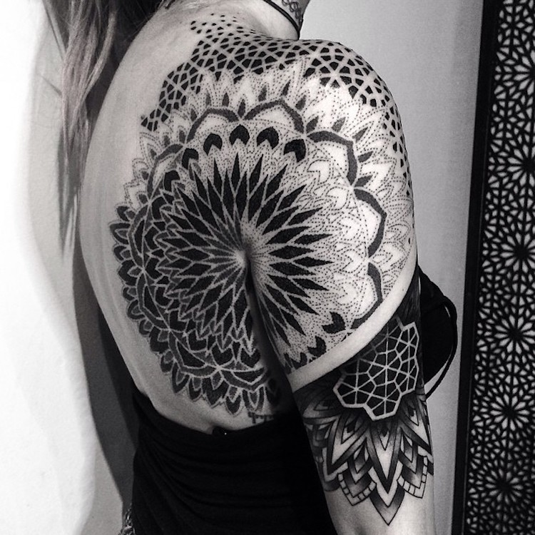 Les tatouages de mandalas de Corey Divine Les tatouages de mandalas de Corey Divine 15 Les tatouages de mandalas de Corey Divine 15