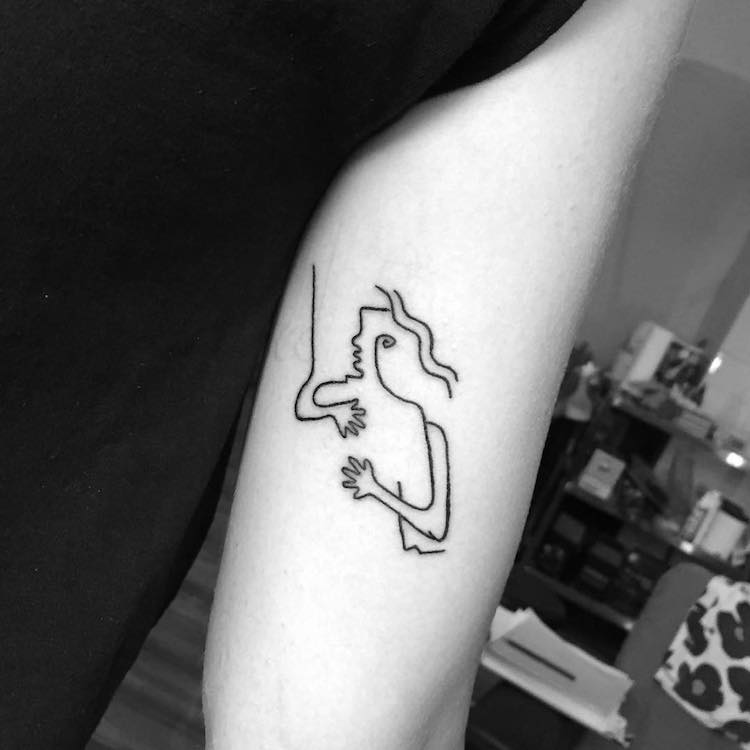 Les tatouages minimalistes surréalistes inspirés de Picasso et autres par Daisy Watson Les tatouages minimalistes surrealistes inspires de Picasso et autres par Daisy Watson 3 Les tatouages minimalistes surrealistes inspires de Picasso et autres par Daisy Watson 3