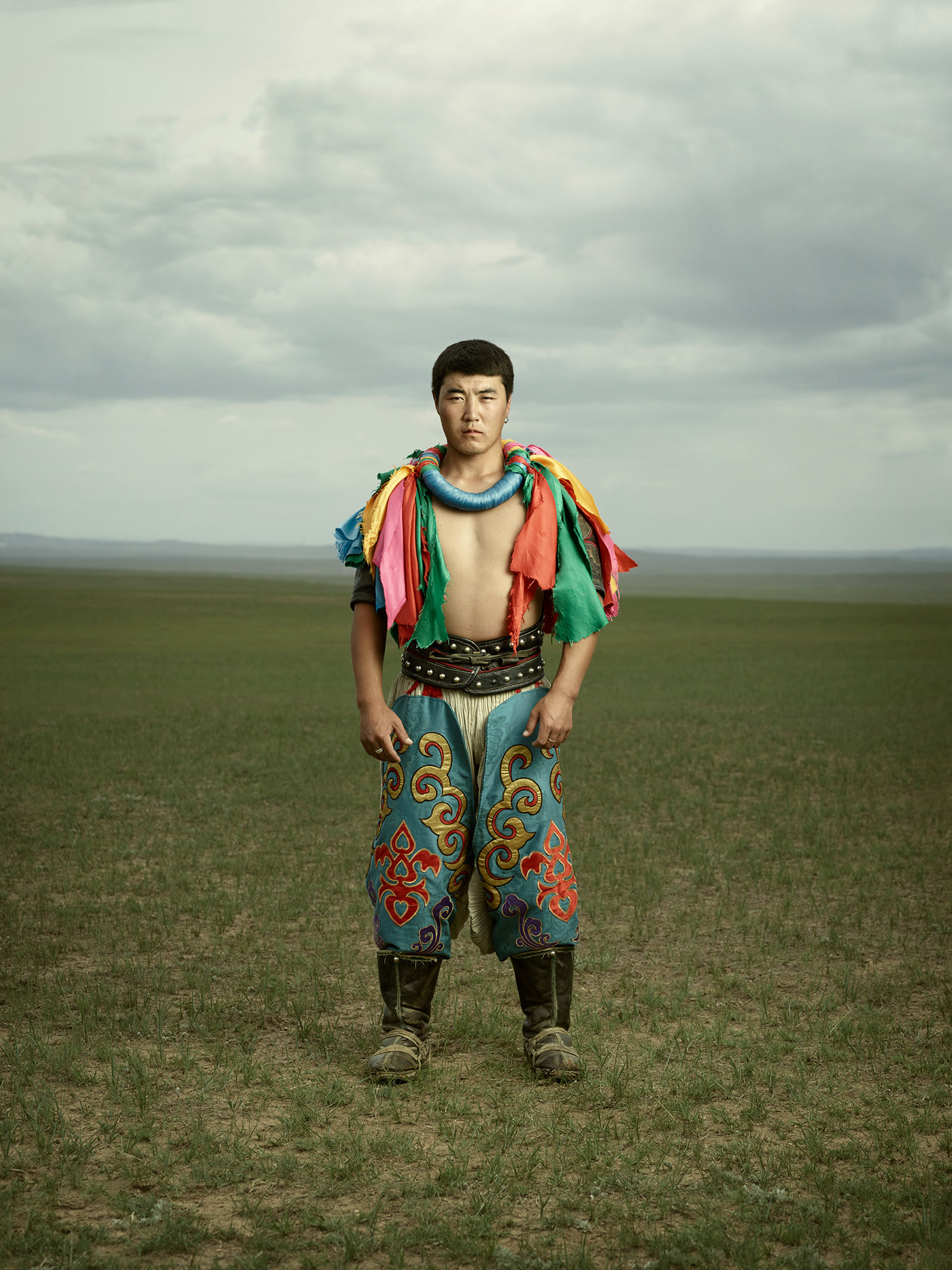 Des portraits de lutteurs mongoles dans les prairies de Mongolie portraits de lutteurs mongoles dans les prairies de Mongolie par Ken Hermann gem 1 1 portraits-de-lutteurs-mongoles-dans-les-prairies-de-Mongolie-par-Ken-Hermann-gem-1
