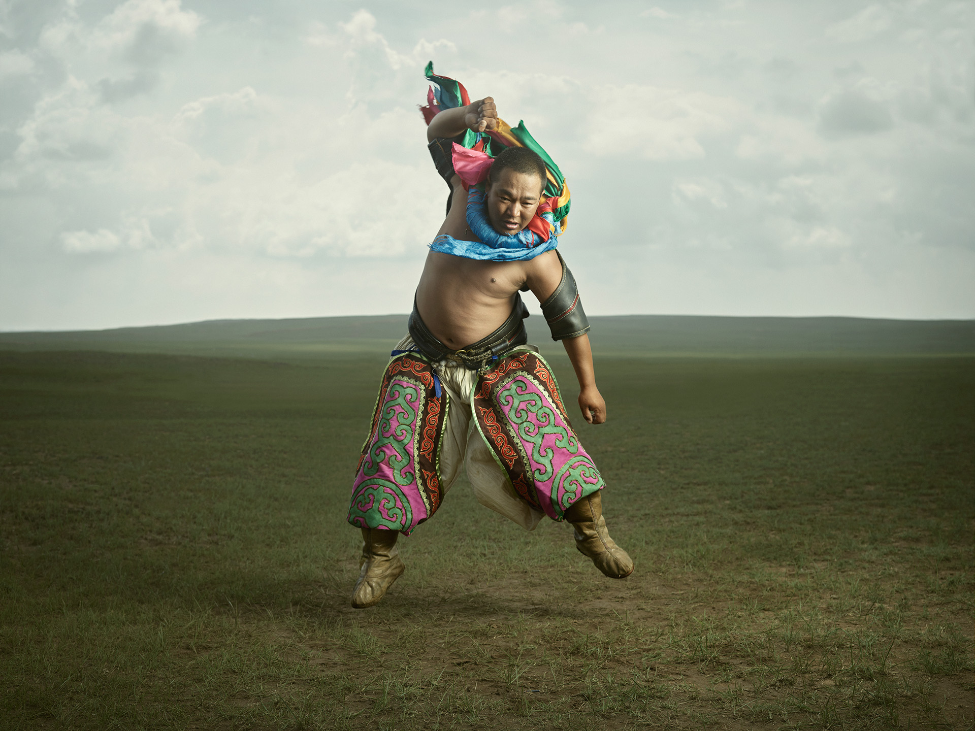 Des portraits de lutteurs mongoles dans les prairies de Mongolie portraits de lutteurs mongoles dans les prairies de Mongolie par Ken Hermann gem 12 portraits-de-lutteurs-mongoles-dans-les-prairies-de-Mongolie-par-Ken-Hermann-gem-12