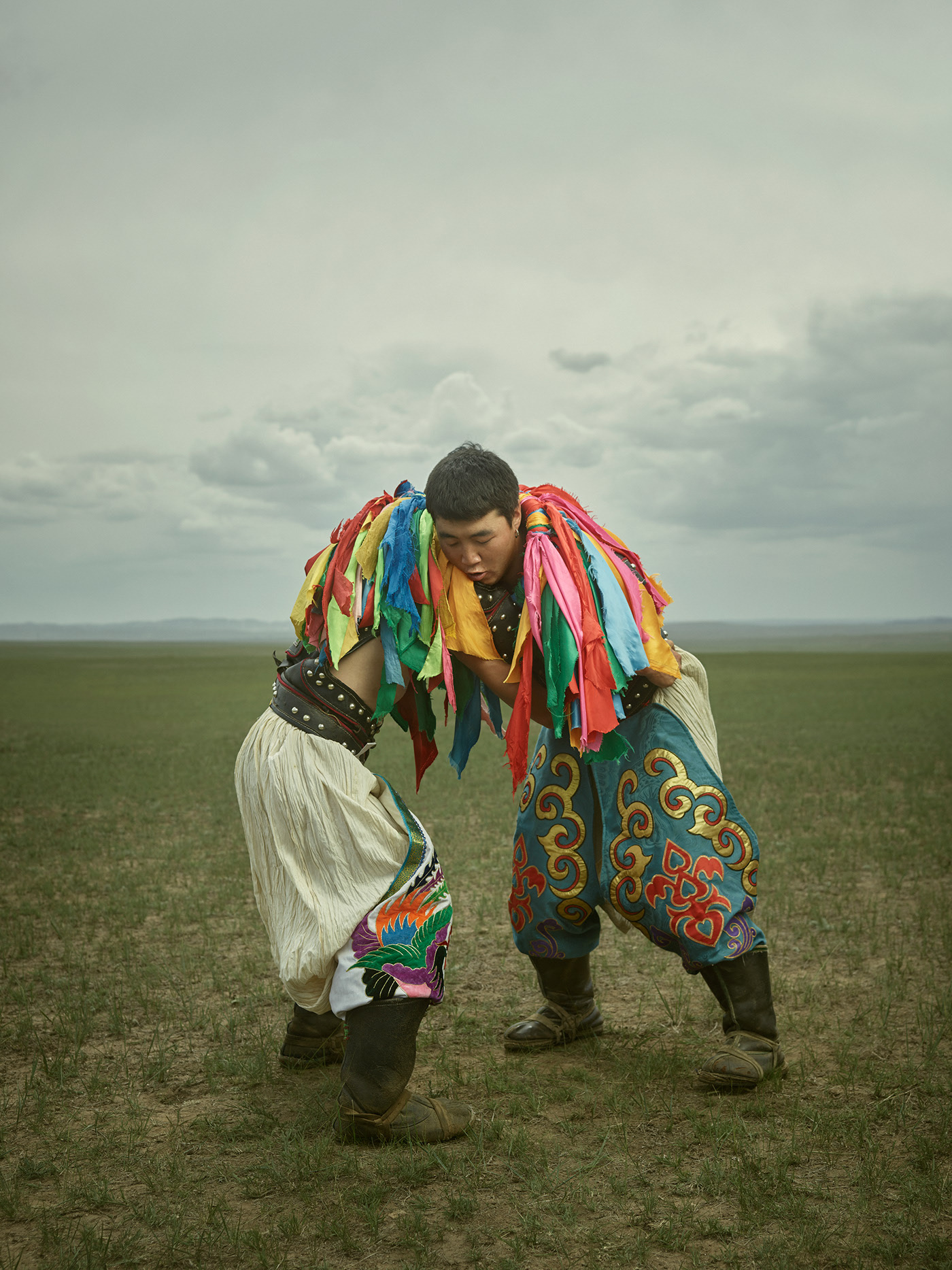 Des portraits de lutteurs mongoles dans les prairies de Mongolie portraits de lutteurs mongoles dans les prairies de Mongolie par Ken Hermann gem 4 portraits-de-lutteurs-mongoles-dans-les-prairies-de-Mongolie-par-Ken-Hermann-gem-4