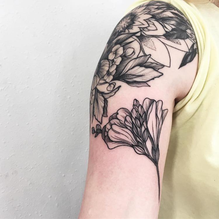 Les tatouages de fleurs de Vlada Shevchenko Les tatouages de fleurs de Vlada Shevchenko 14 Les tatouages de fleurs de Vlada Shevchenko 14