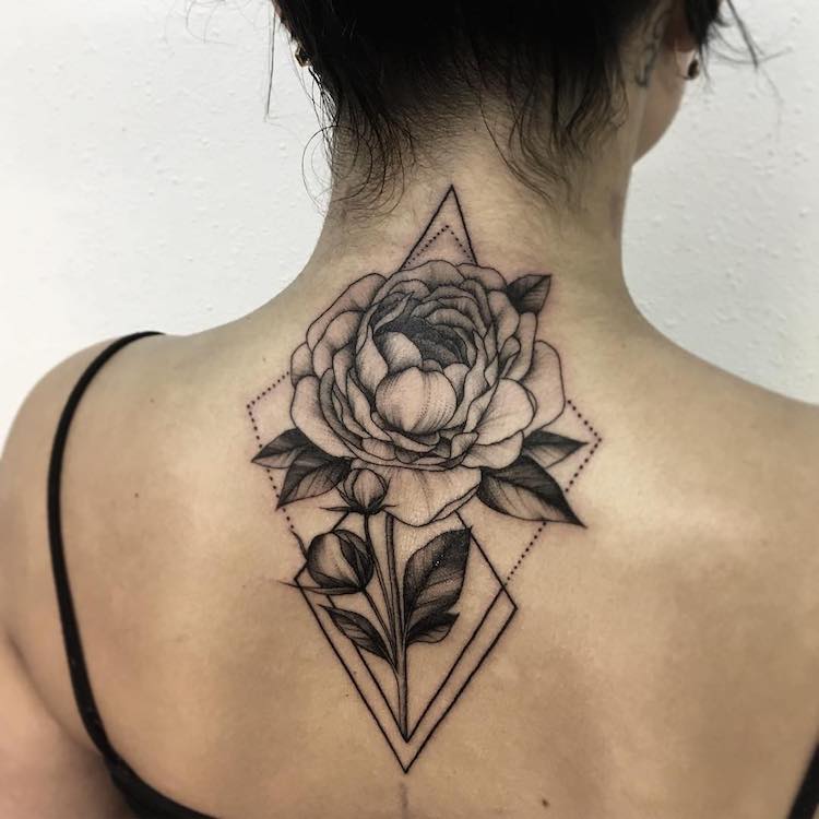 Les tatouages de fleurs de Vlada Shevchenko Les tatouages de fleurs de Vlada Shevchenko 2 Les tatouages de fleurs de Vlada Shevchenko 2