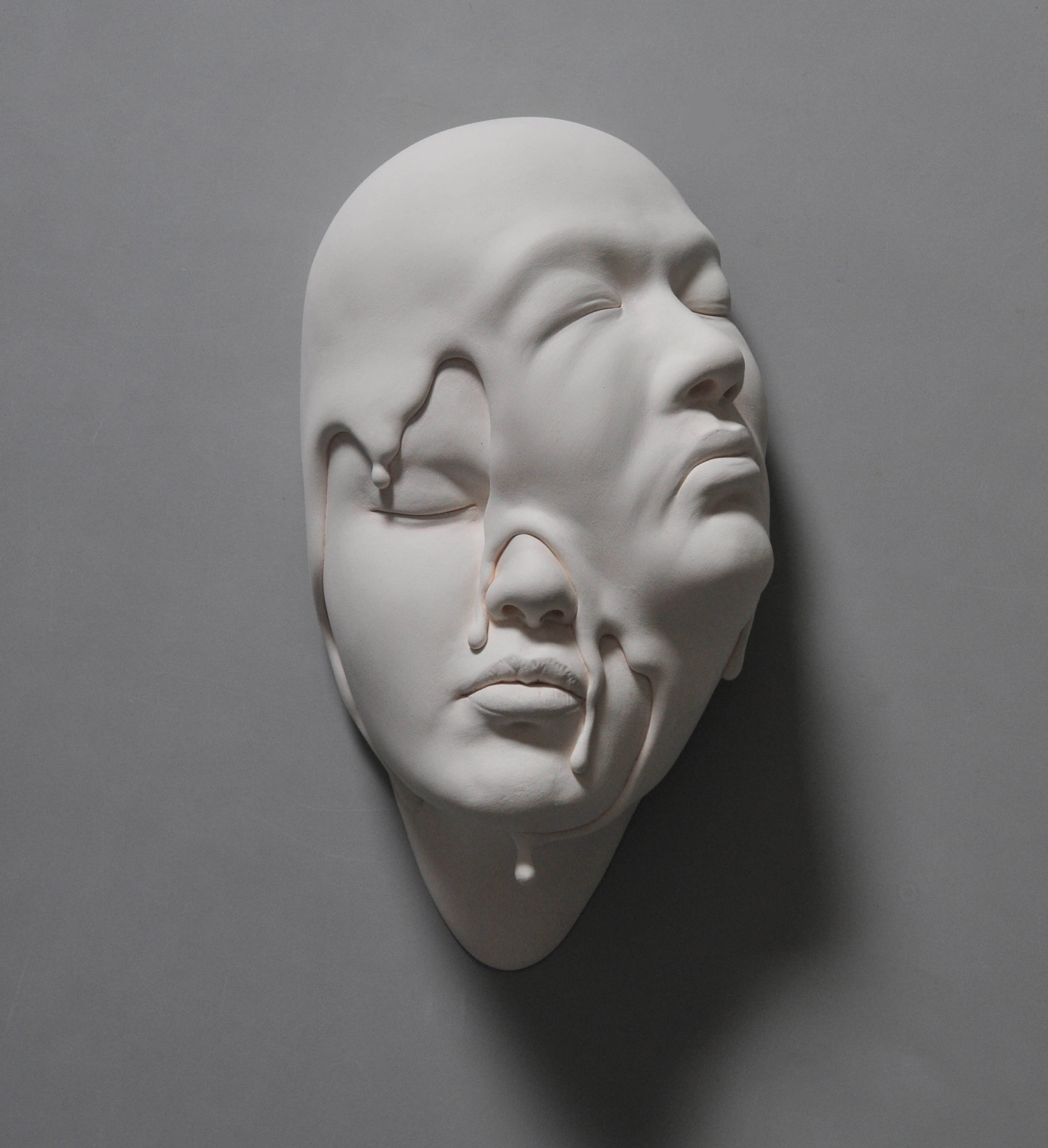Les sculptures de visages de porcelaine tordus de Johnson Tsang Lucid Dream II de nouveaux visages tordus en porcelaine par Johnson Tsang 1 Lucid-Dream-II-de-nouveaux-visages-tordus-en-porcelaine-par-Johnson-Tsang-1