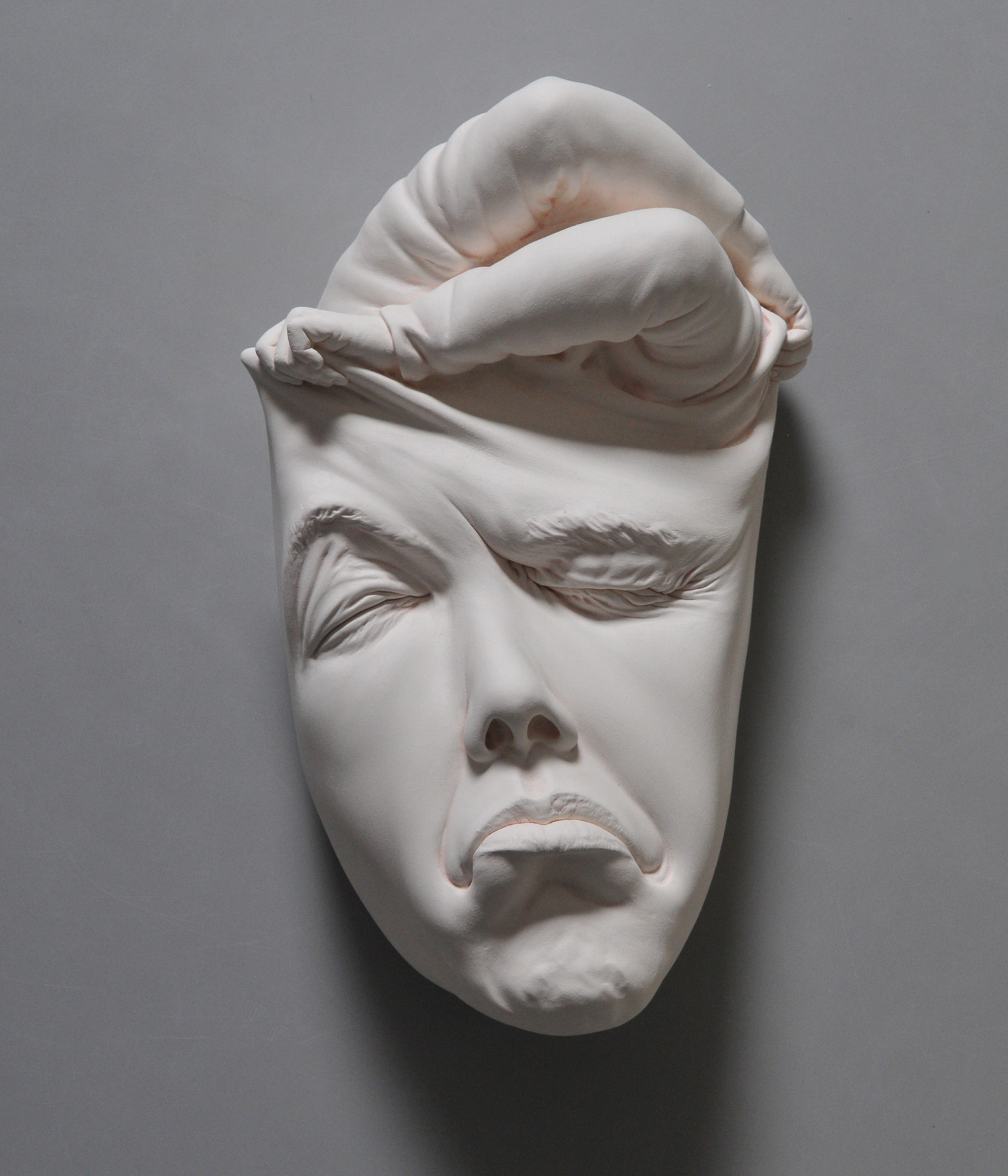 Les sculptures de visages de porcelaine tordus de Johnson Tsang Lucid Dream II de nouveaux visages tordus en porcelaine par Johnson Tsang 10 Lucid-Dream-II-de-nouveaux-visages-tordus-en-porcelaine-par-Johnson-Tsang-10