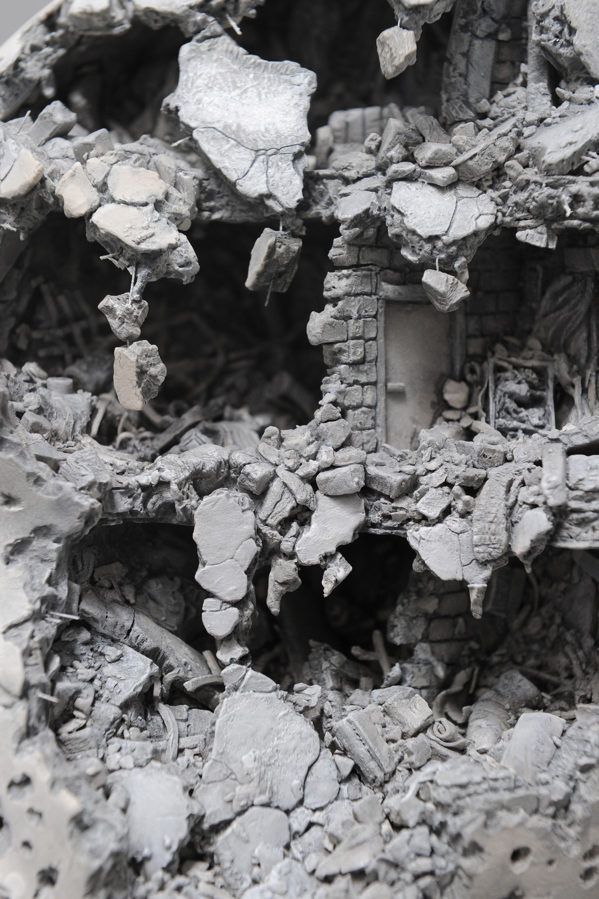 Les sculptures de visages de porcelaine tordus de Johnson Tsang Lucid Dream II de nouveaux visages tordus en porcelaine par Johnson Tsang 3 Lucid-Dream-II-de-nouveaux-visages-tordus-en-porcelaine-par-Johnson-Tsang-3