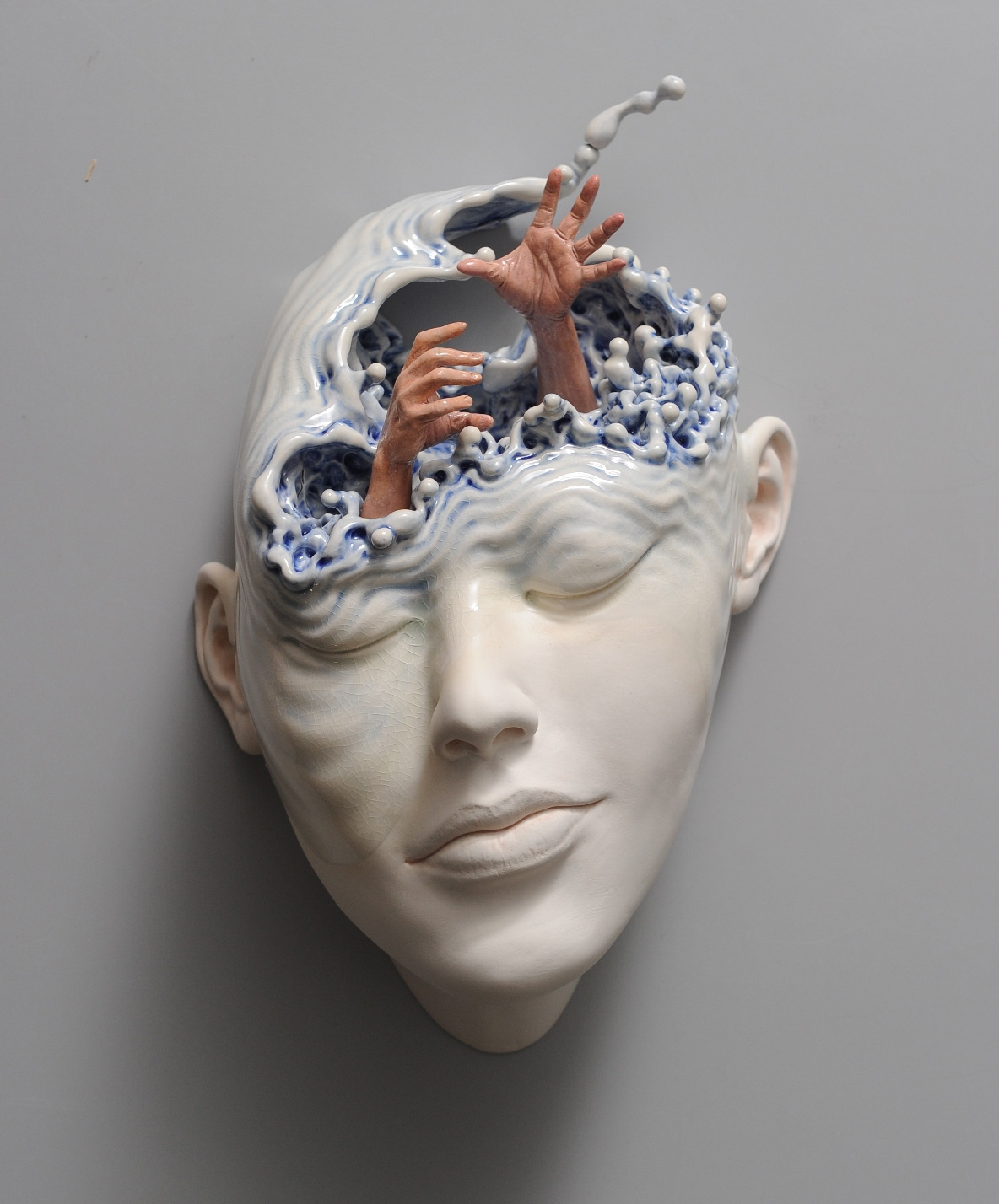 Les sculptures de visages de porcelaine tordus de Johnson Tsang Lucid Dream II de nouveaux visages tordus en porcelaine par Johnson Tsang 7 Lucid-Dream-II-de-nouveaux-visages-tordus-en-porcelaine-par-Johnson-Tsang-7