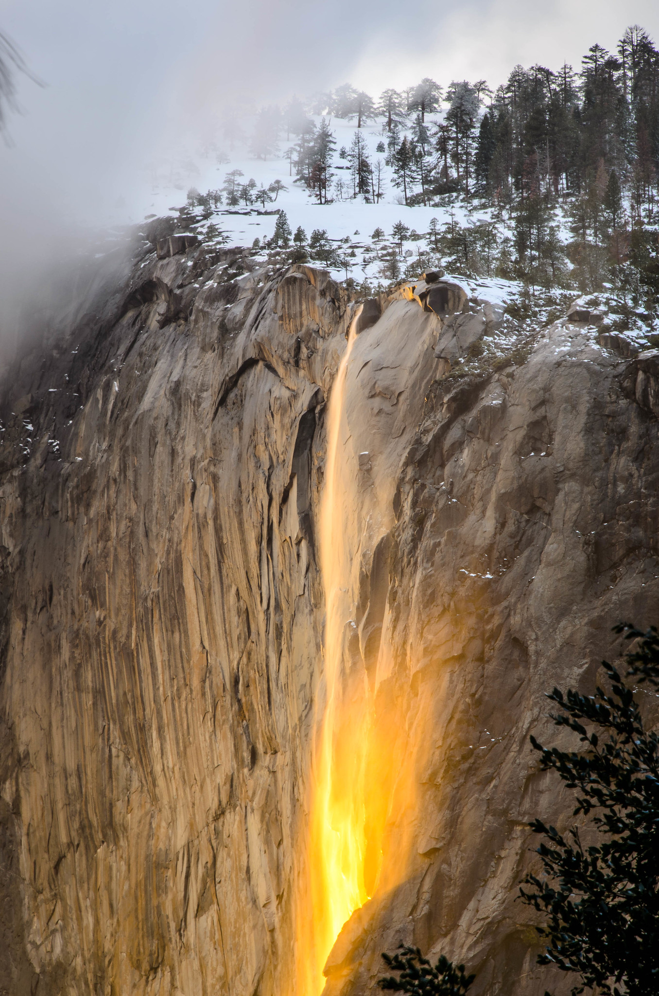 Yosemite Firefall - une rare cascade de feu dans le Yosemite National Park Yosemite Firefall une rare cascade de feu dans le Yosemite National Park 9 1 Yosemite-Firefall-une-rare-cascade-de-feu-dans-le-Yosemite-National-Park-9