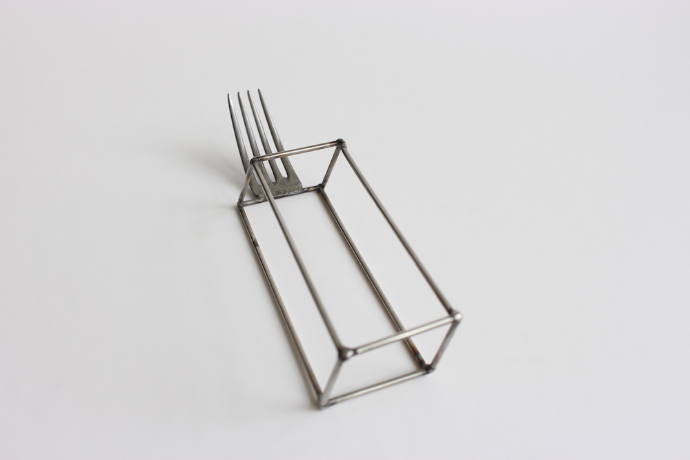 Des couverts insolites et expérimentaux qui défient leur usage traditionnel des couverts insolites et experimentaux qui defient leur usage traditionnel 8 Des couverts insolites et expérimentaux qui défient leur usage traditionnel - fourchette bizarre