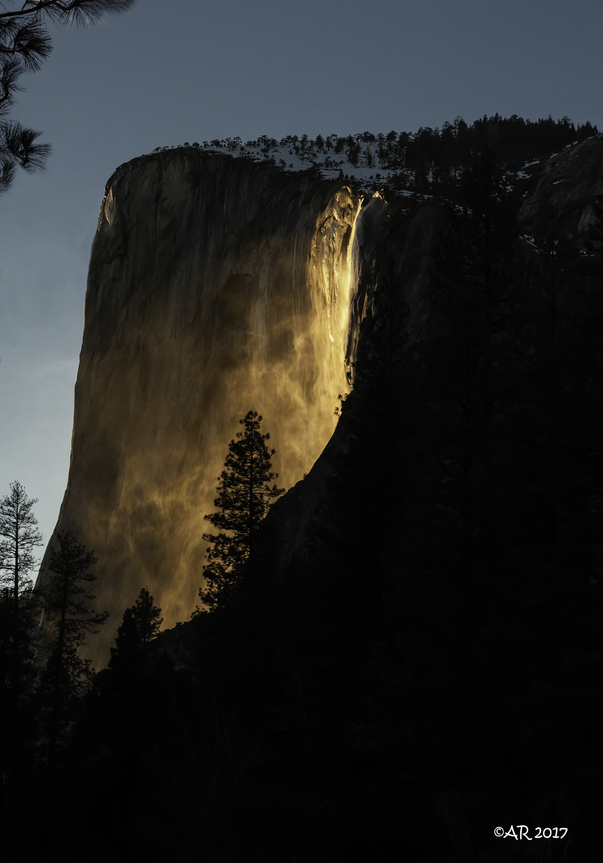 Yosemite Firefall, la cascade de feu Yosemite Firefall, cascade de feu de Horsetail Fall illuminée en orange au coucher du soleil