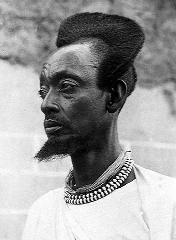 Des photos vintage de la coupe de cheveux Amasunzu du Rwanda photos vintage de la coupe de cheveux Amasunzu du Rwanda 9 Des photos vintage de la coupe de cheveux Amasunzu du Rwanda 9