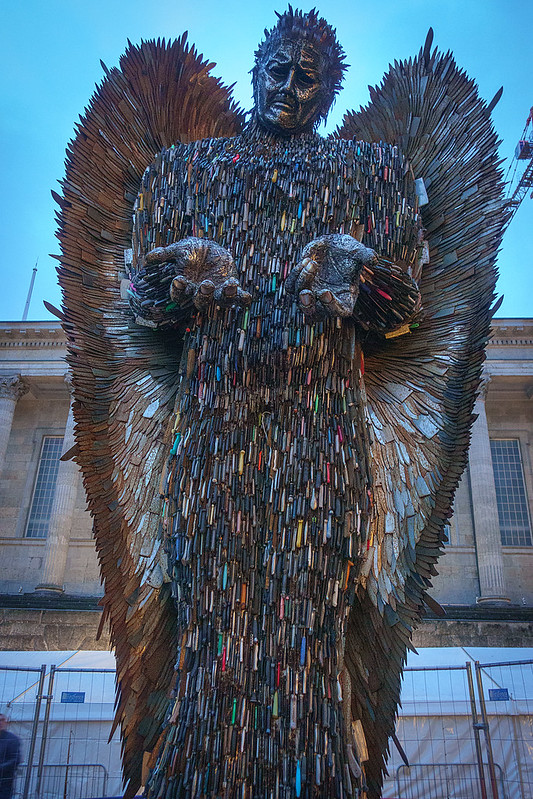 The Knife Angel - une sculpture avec des couteaux confisqués par la police The Knife Angel une sculpture avec des couteaux confisques par la police 1 The-Knife-Angel-une-sculpture-avec-des-couteaux-confisques-par-la-police-1
