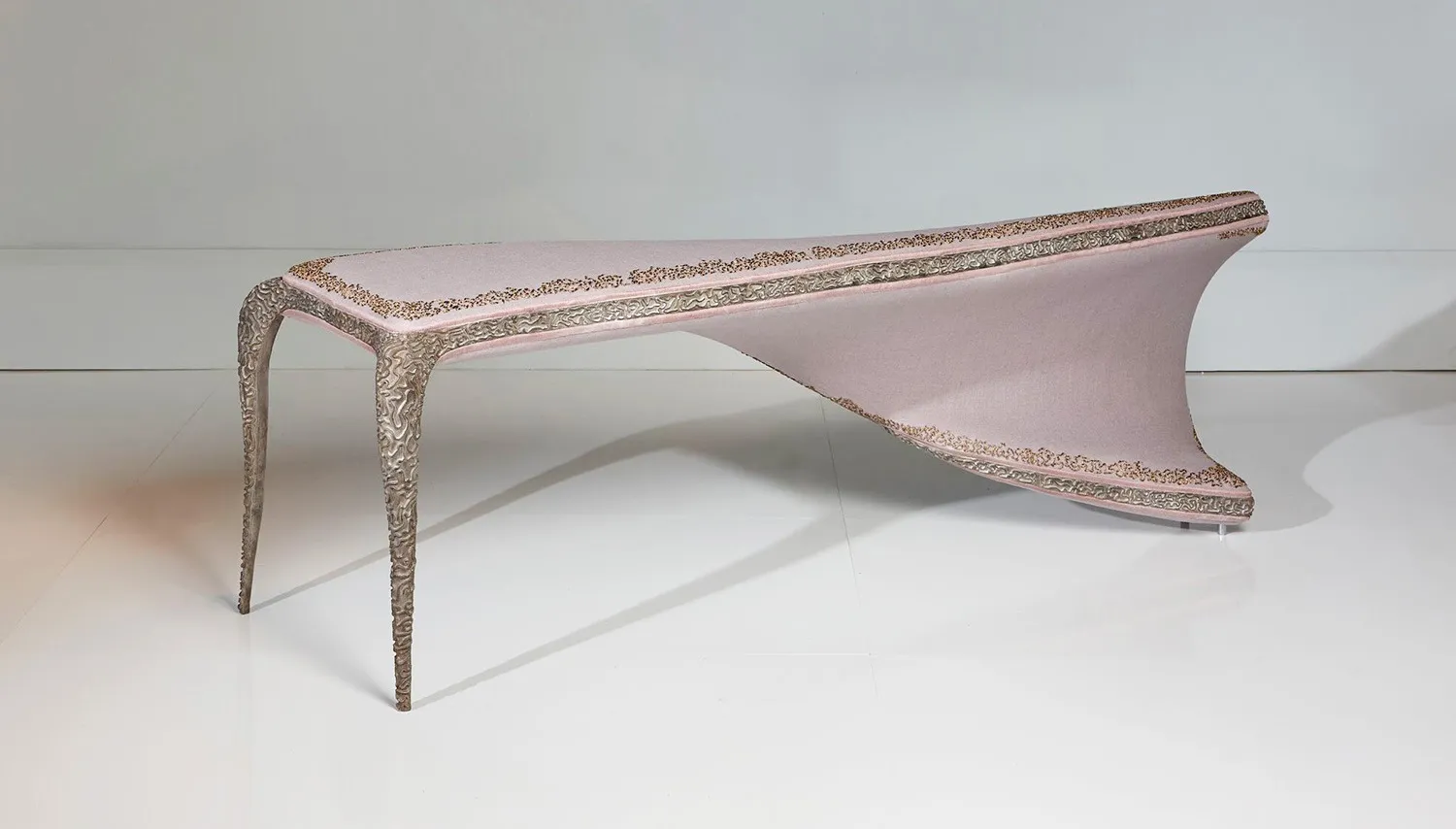 Les chaises déformées de Sebastian Brajkovic De nouveaux fauteuils deformes par Sebastian Brajkovic 3 De-nouveaux-fauteuils-deformes-par-Sebastian-Brajkovic-3