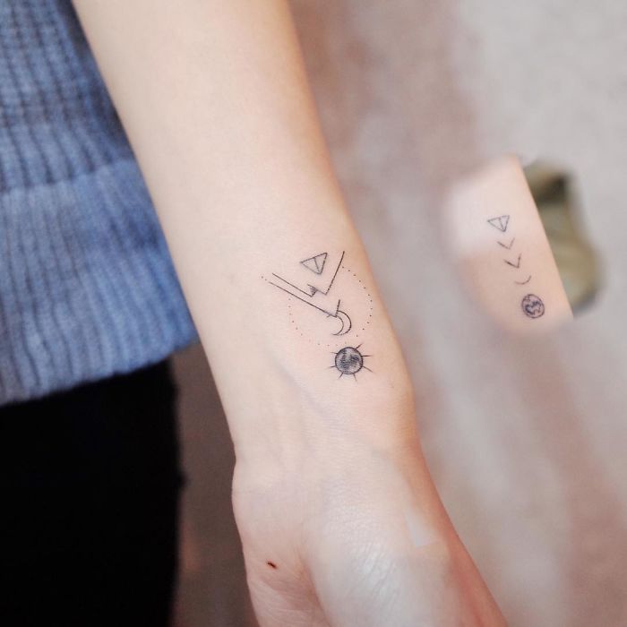 Des tatouages discrets et minimalistes par Witty Button des tatouages discrets et minimalistes par Witty Button 13 Des tatouages discrets et minimalistes par Witty Button 13