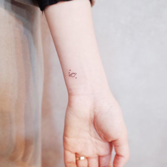 Des tatouages discrets et minimalistes par Witty Button des tatouages discrets et minimalistes par Witty Button 2 Des tatouages discrets et minimalistes par Witty Button 2