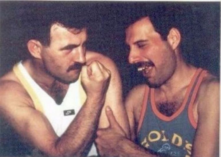 De rares photos de Freddy Mercury et son compagnon Jim Hutton De rares photos de Freddy Mercury et son compagnon Jim Hutton 2 De-rares-photos-de-Freddy-Mercury-et-son-compagnon-Jim-Hutton-2