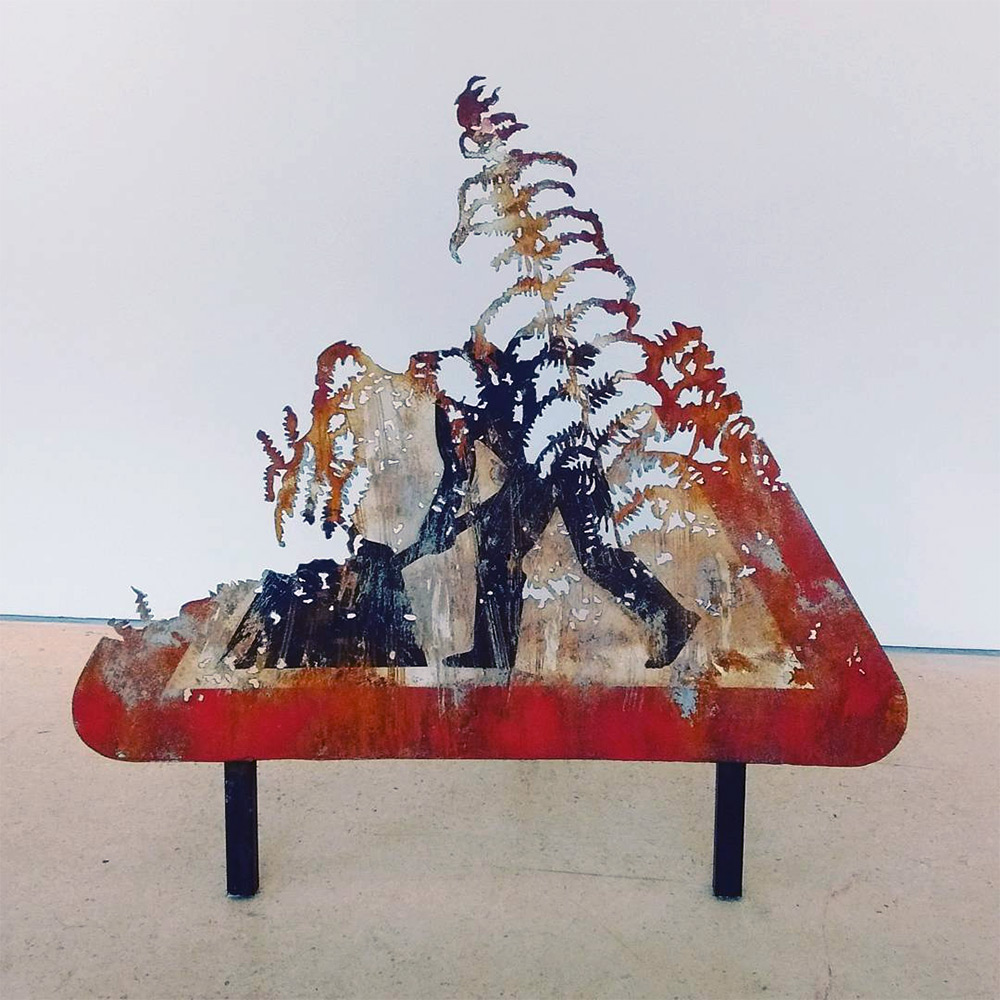 Des panneaux et des véhicules découpés en forme de forêts par Dan Rawlings des panneaux et des vehicules decoupes en forme de forets par Dan Rawlings 6 Des panneaux et des véhicules découpés en forme de forêts par Dan Rawlings 6