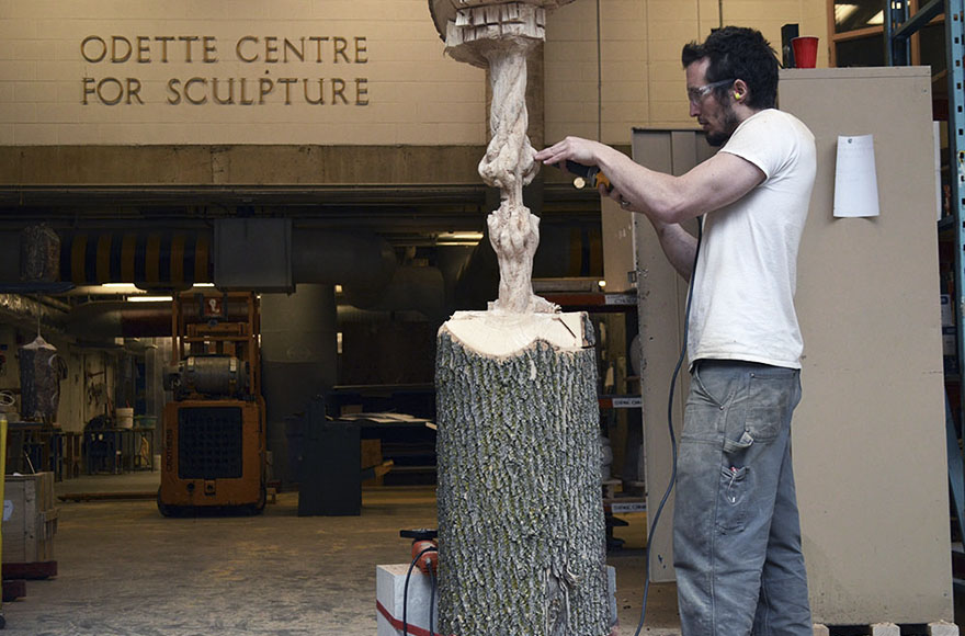 Une incroyable sculpture d'un tronc scindé par une corde effilochée par Maskull Lasserre une incroyable sculpture d un tronc scinde par une corde effilochee par Maskull Lasserre 6 Une incroyable sculpture d'un tronc scindé par une corde effilochée par Maskull Lasserre 6