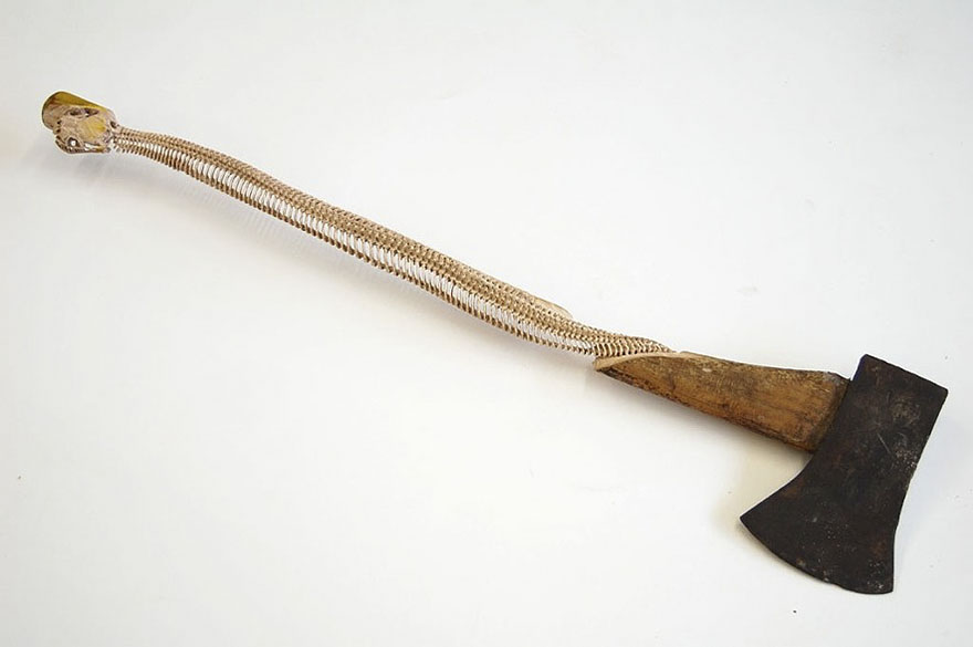 Une incroyable sculpture d'un tronc scindé par une corde effilochée par Maskull Lasserre une incroyable sculpture d un tronc scinde par une corde effilochee par Maskull Lasserre 8 sculptures de Maskull Lasserre 2