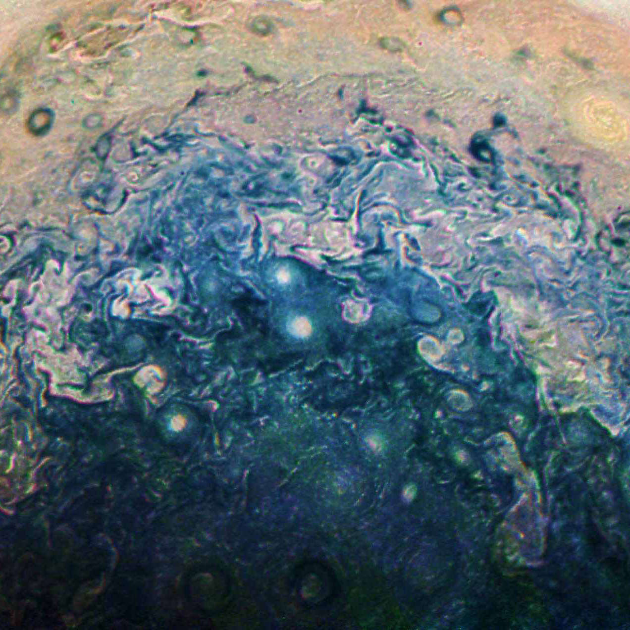 De magnifiques photos de la tache rouge de Jupiter par la sonde Juno De magnifiques photos de la tache rouge de Jupiter par la sonde Juno 9 De magnifiques photos de la tache rouge de Jupiter par la sonde Juno 9