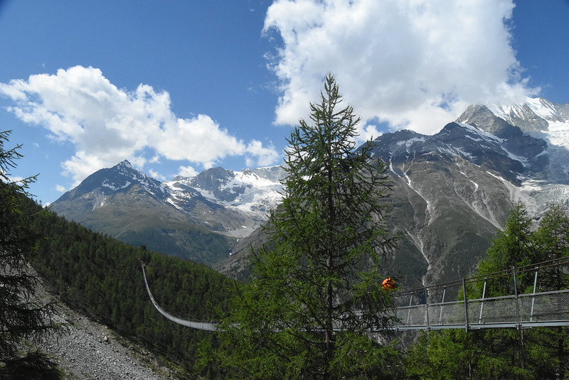 Le pont suspendu Charles Kuonen, la passerelle vertigineuse des Alpes suisses Le pont suspendu Charles Kuonen Europabruecke la passerelle pour pieton la plus longue du monde 3 Le-pont-suspendu-Charles-Kuonen-Europabruecke-la-passerelle-pour-pieton-la-plus-longue-du-monde-3