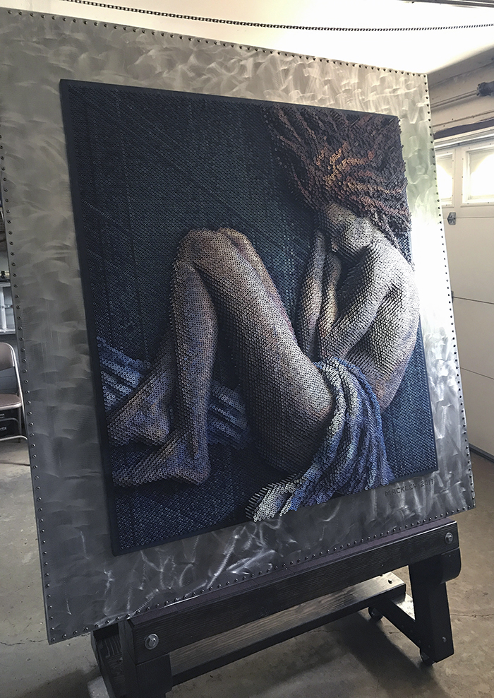 Descent, un tableau avec plus de 20000 vis par Bruce Mackley Descent un tableau avec plus de 20000 vis par Bruce Mackley 8 Descent, un tableau avec plus de 20000 vis par Bruce Mackley 8