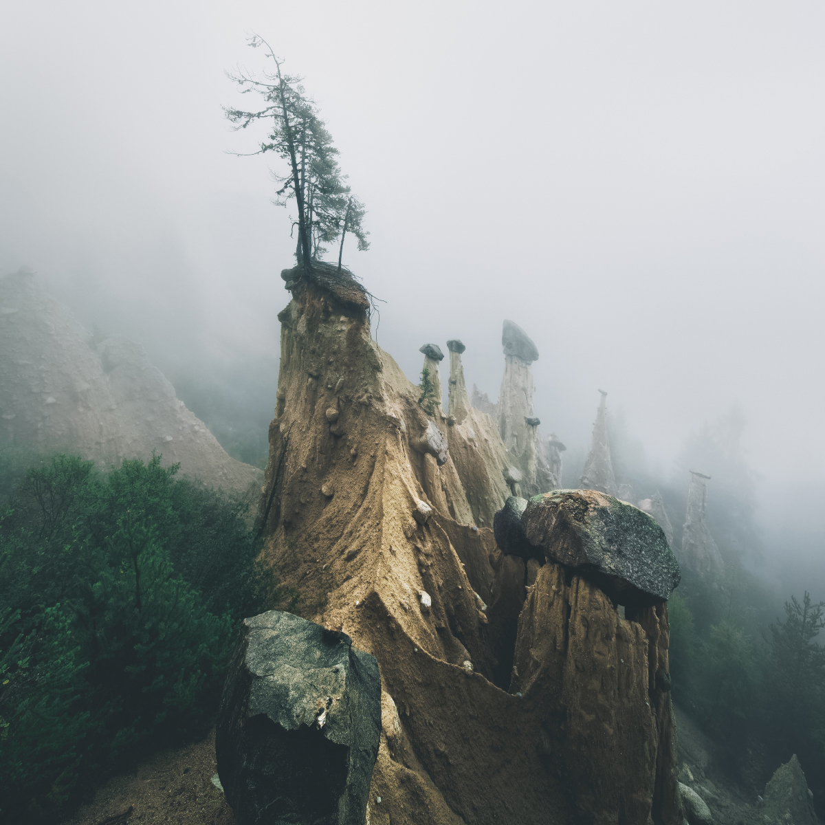 Les pyramides de terre ou cheminées de fées de Renon par Kilian Schönberger Les pyramides de terre ou cheminees de fees de Renon par Kilian Schonberger 3 Les pyramides de terre ou cheminées de fées de Renon par Kilian Schönberger 3