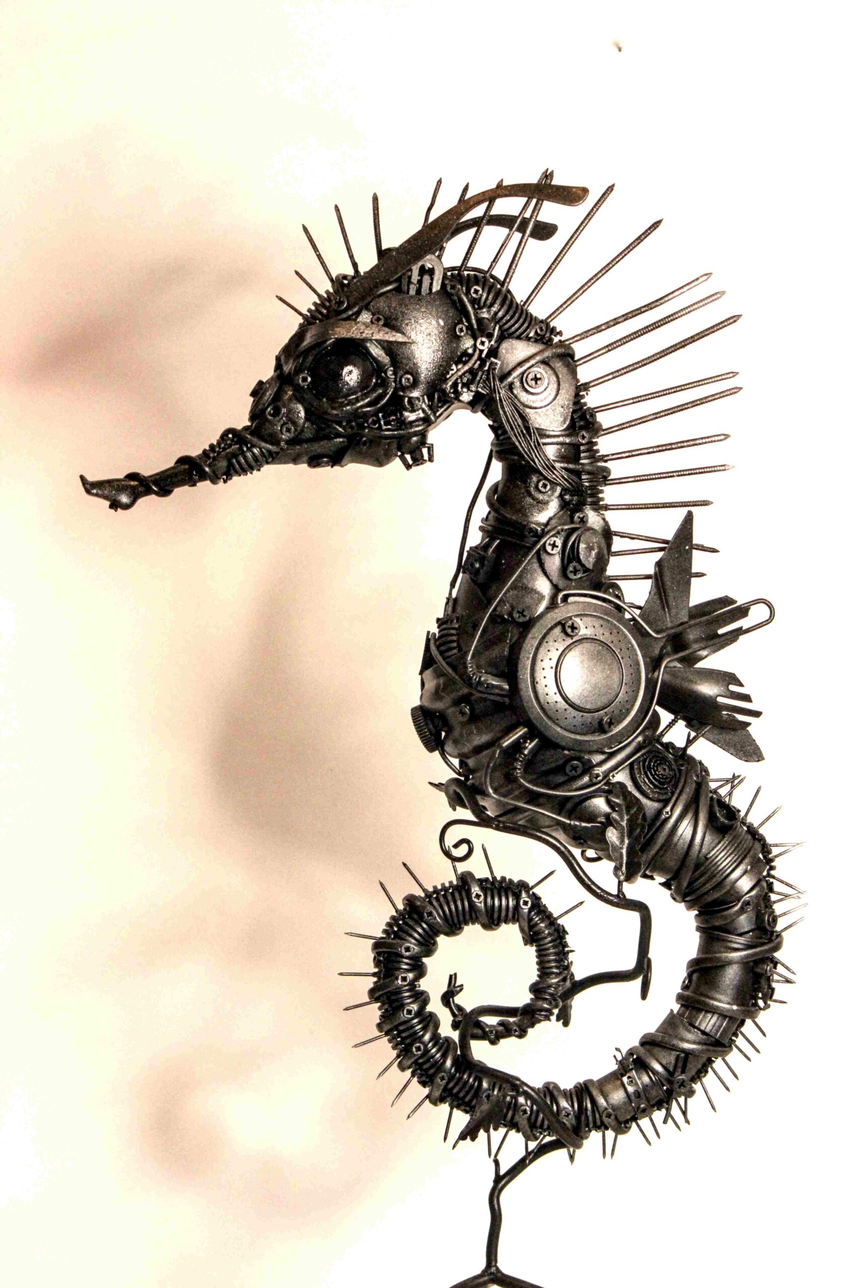 Les sculptures et robots en recyclage de ferrailles de Adrien Vinet Les sculptures et robots en recyclage de ferrailles de Adrien Vinet 14 scaled Les-sculptures-et-robots-en-recyclage-de-ferrailles-de-Adrien-Vinet-14