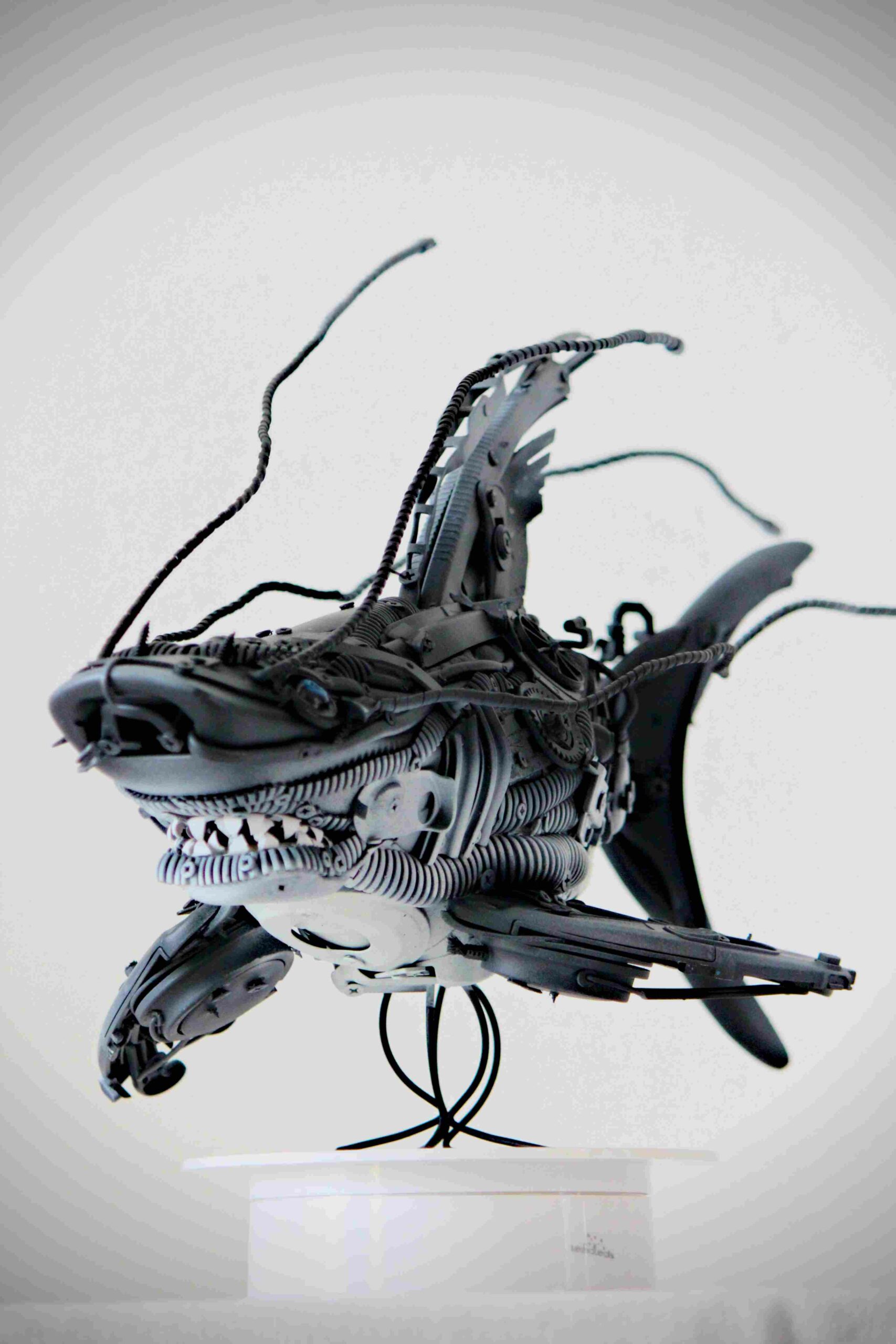 Les sculptures et robots en recyclage de ferrailles de Adrien Vinet Les sculptures et robots en recyclage de ferrailles de Adrien Vinet 15 scaled Les-sculptures-et-robots-en-recyclage-de-ferrailles-de-Adrien-Vinet-15