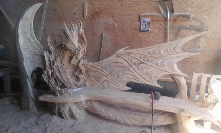 Un incroyable banc en forme de dragon sculpté à la tronçonneuse par Igor Loskutow Un incroyable banc en forme de dragon sculpte a la tronconneuse par Igor Loskutow 8 Un incroyable banc en forme de dragon sculpté à la tronçonneuse par Igor Loskutow 8
