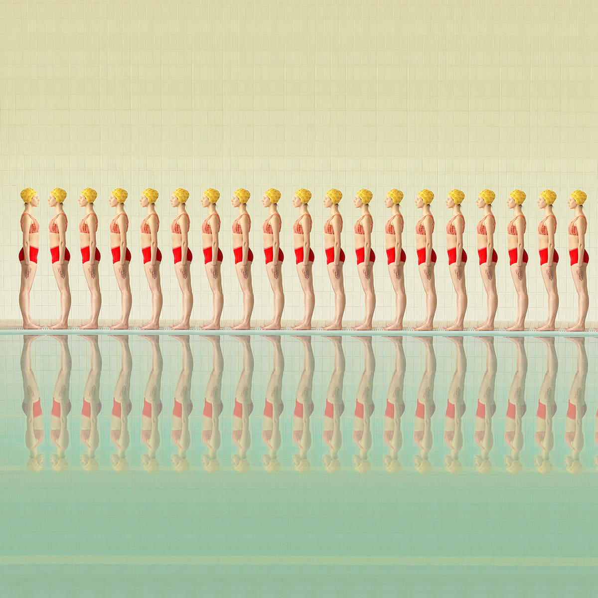 Des images de natation synchronisée dans des piscines de l'ère soviétique par Maria Svarbova des images de natation synchronisee dans des piscines de l ere sovietique par Maria Svarbova 2 des-images-de-natation-synchronisee-dans-des-piscines-de-l-ere-sovietique-par-Maria-Svarbova-2