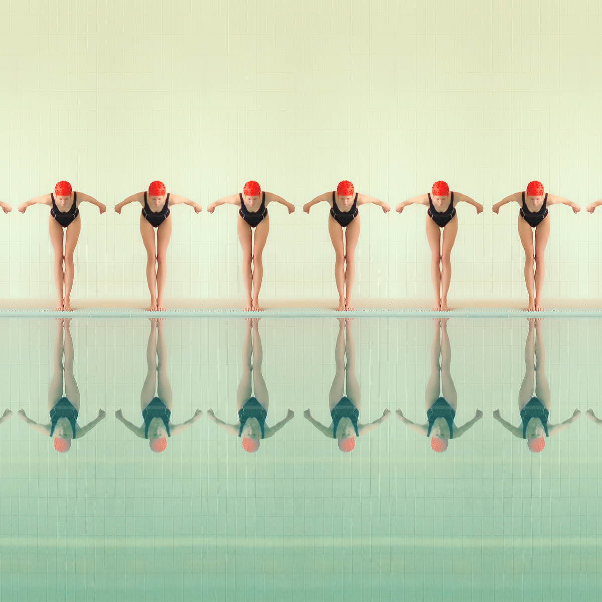 Des images de natation synchronisée dans des piscines de l'ère soviétique par Maria Svarbova des images de natation synchronisee dans des piscines de l ere sovietique par Maria Svarbova 7 des-images-de-natation-synchronisee-dans-des-piscines-de-l-ere-sovietique-par-Maria-Svarbova-7