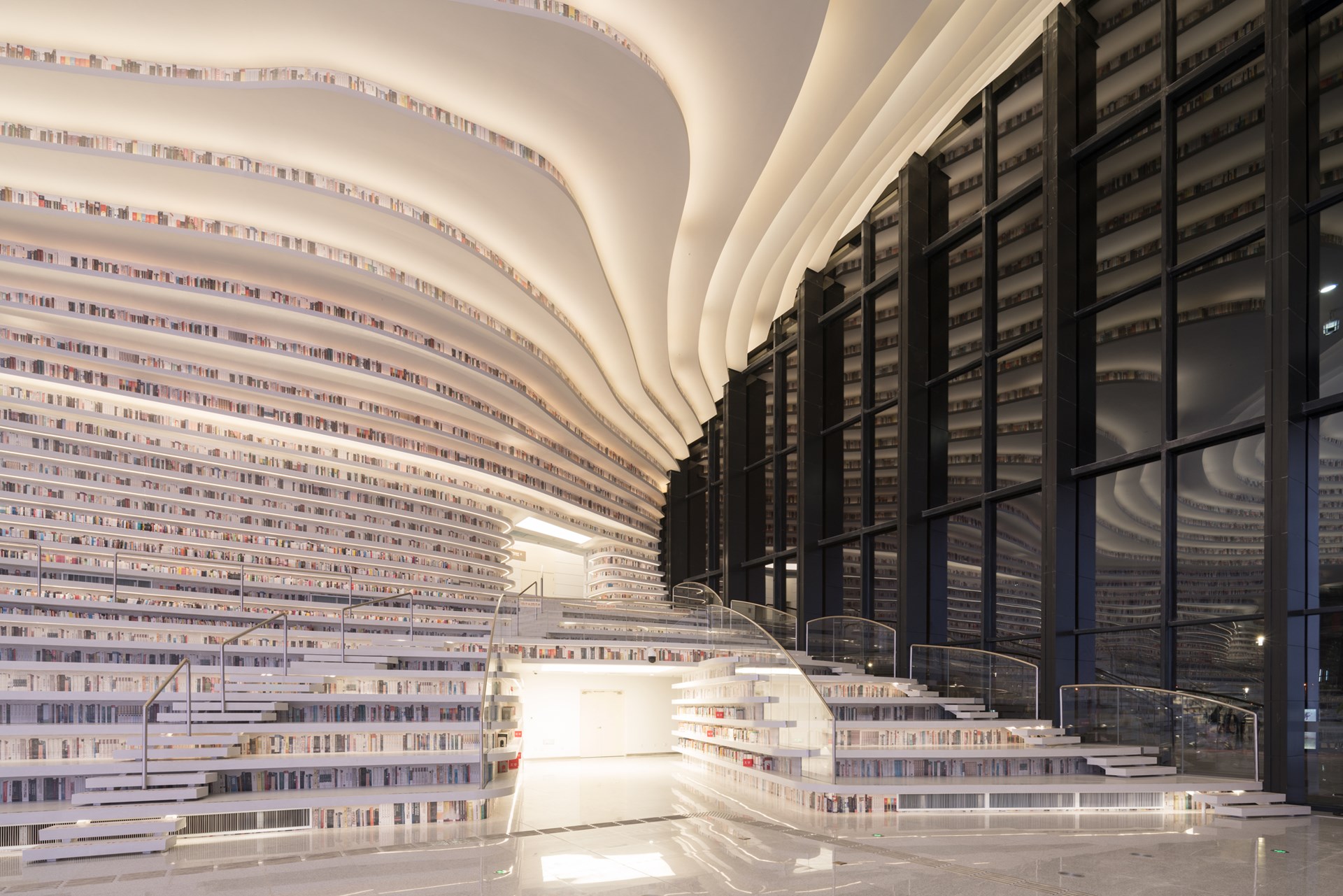 L'étonnante bibliothèque Tianjin Binhai héberge plus de 1,2 millions de livres dans ses murs courbes L etonnante bibliotheque Tianjin Binhai heberge plus de 1 2 millions de livres dans ses murs courbes 5 L-etonnante-bibliotheque-Tianjin-Binhai-heberge-plus-de-1-2-millions-de-livres-dans-ses-murs-courbes-5