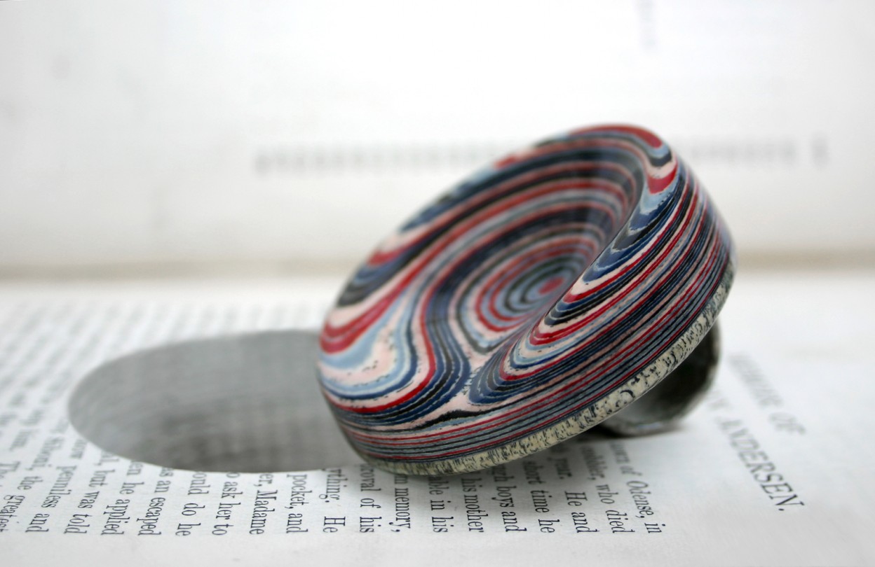 Les bijoux en vieux livres de Jeremy May Les bijoux en vieux livres de Jeremy May recyclage bouquin 5 Les bijoux en vieux livres de Jeremy May 5