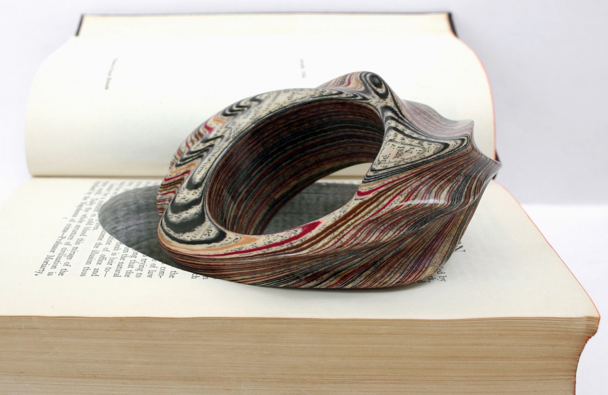 Les bijoux en vieux livres de Jeremy May Les bijoux en vieux livres de Jeremy May recyclage bouquin 6 Les bijoux en vieux livres de Jeremy May 6