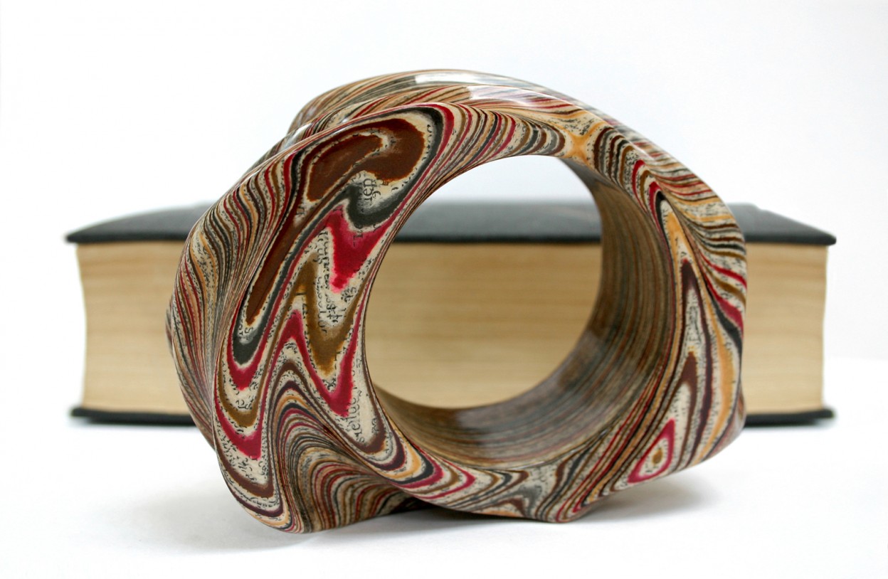 Les bijoux en vieux livres de Jeremy May Les bijoux en vieux livres de Jeremy May recyclage bouquin 7 Les bijoux en vieux livres de Jeremy May 7