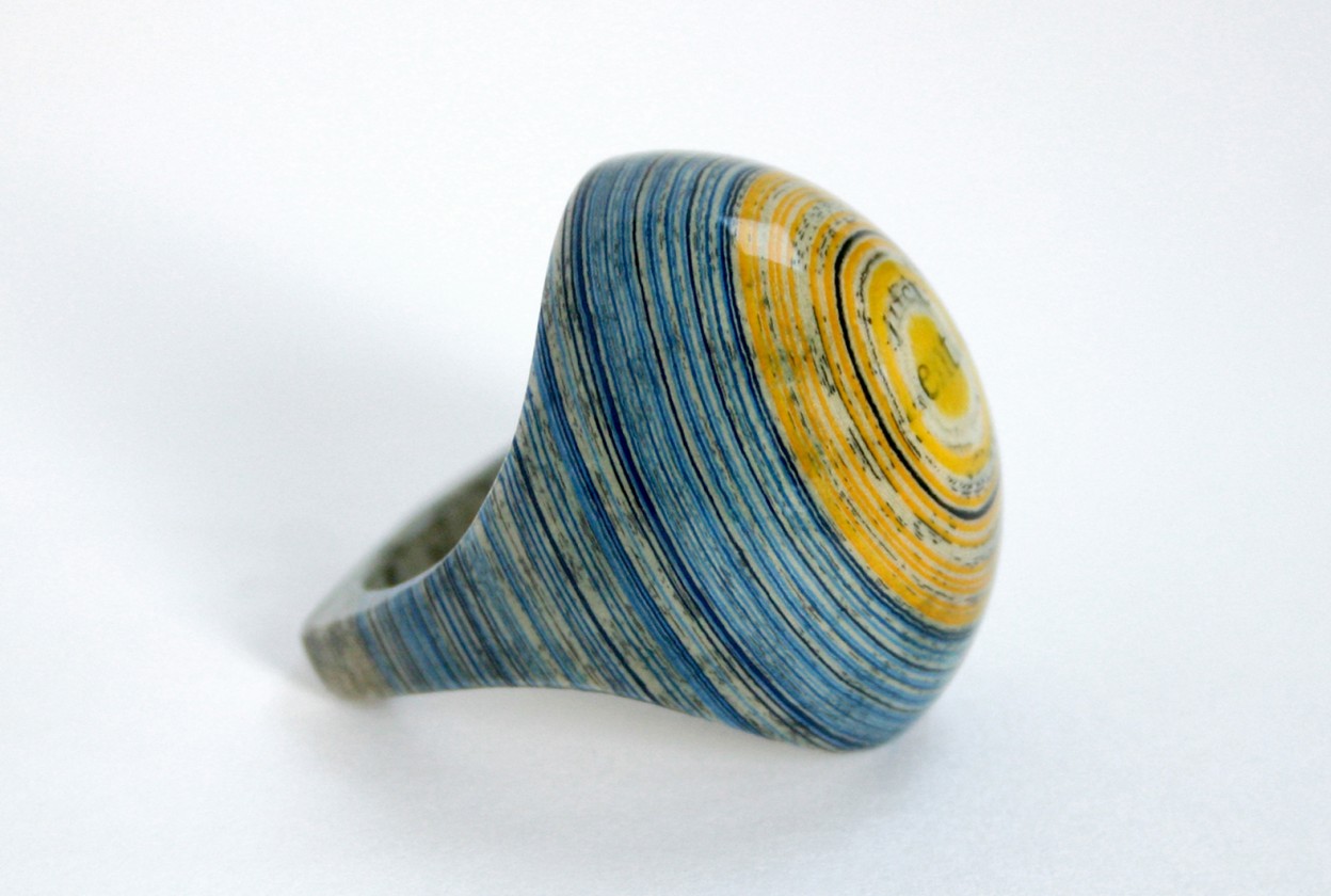 Les bijoux en vieux livres de Jeremy May Les bijoux en vieux livres de Jeremy May recyclage bouquin 8 Les bijoux en vieux livres de Jeremy May 8