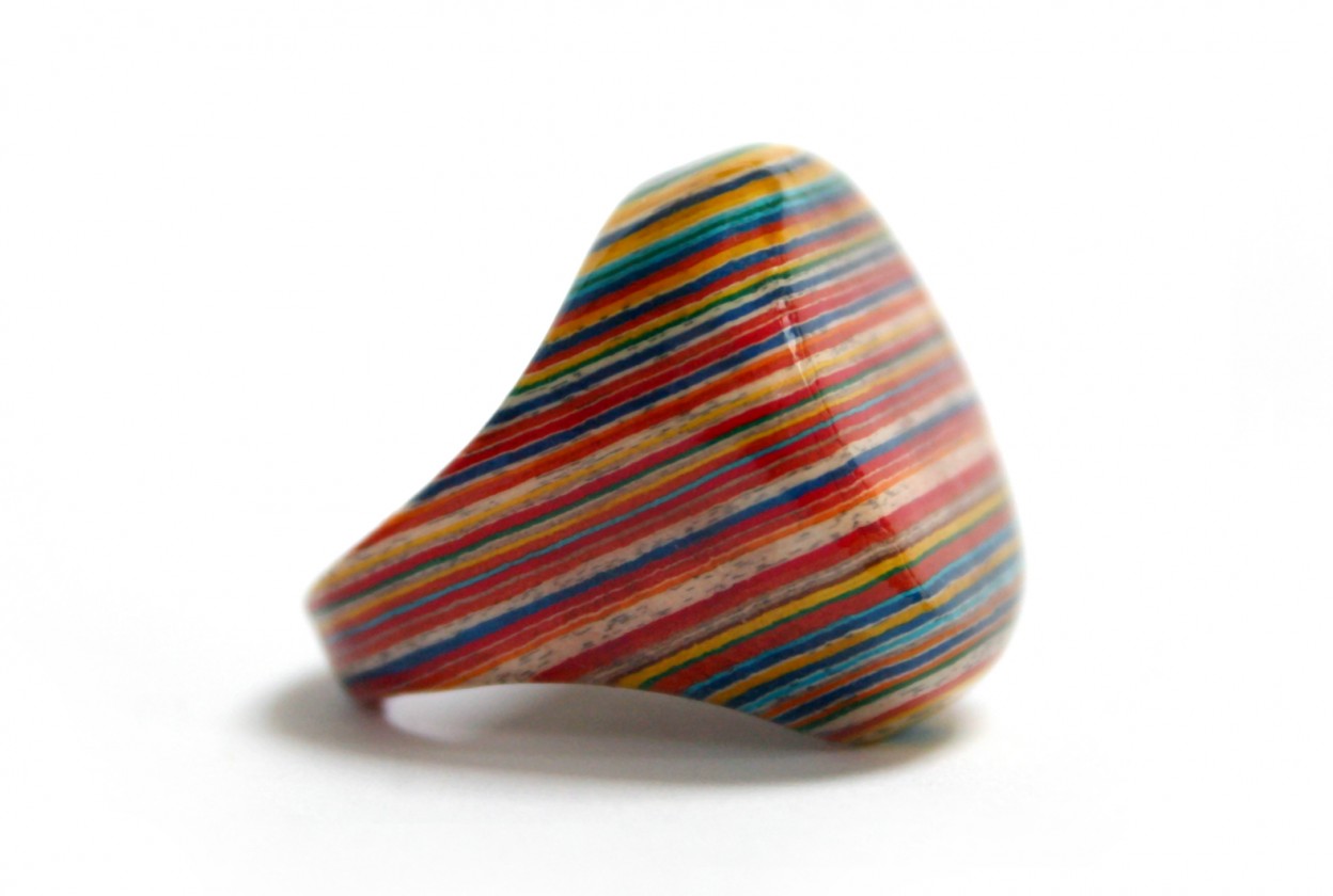 Les bijoux en vieux livres de Jeremy May Les bijoux en vieux livres de Jeremy May recyclage bouquin 9 Les bijoux en vieux livres de Jeremy May 9